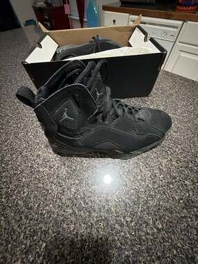 Jordan True Flight Black/Dark Grey Sneakers (342964-013)